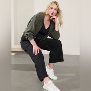 ATHLETA ‘Brooklyn Heights’ High-Rise Cargo Pants in Black